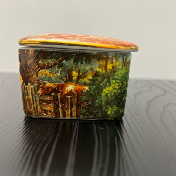 Ardleigh Elliott Porcelain Music Box Scott Gustafson Little
Red Riding Hood. - Picture 5 of 8